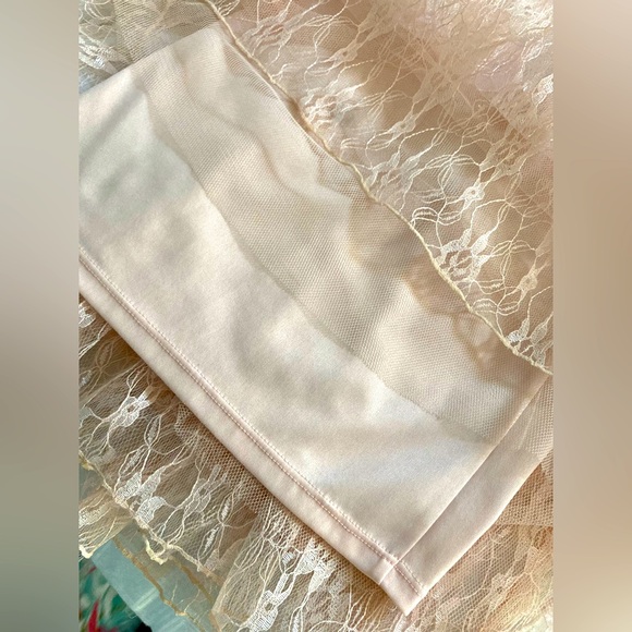 LC LAUREN CONRAD elastic waistband Pink Lace Skirt - Picture 5 of 6